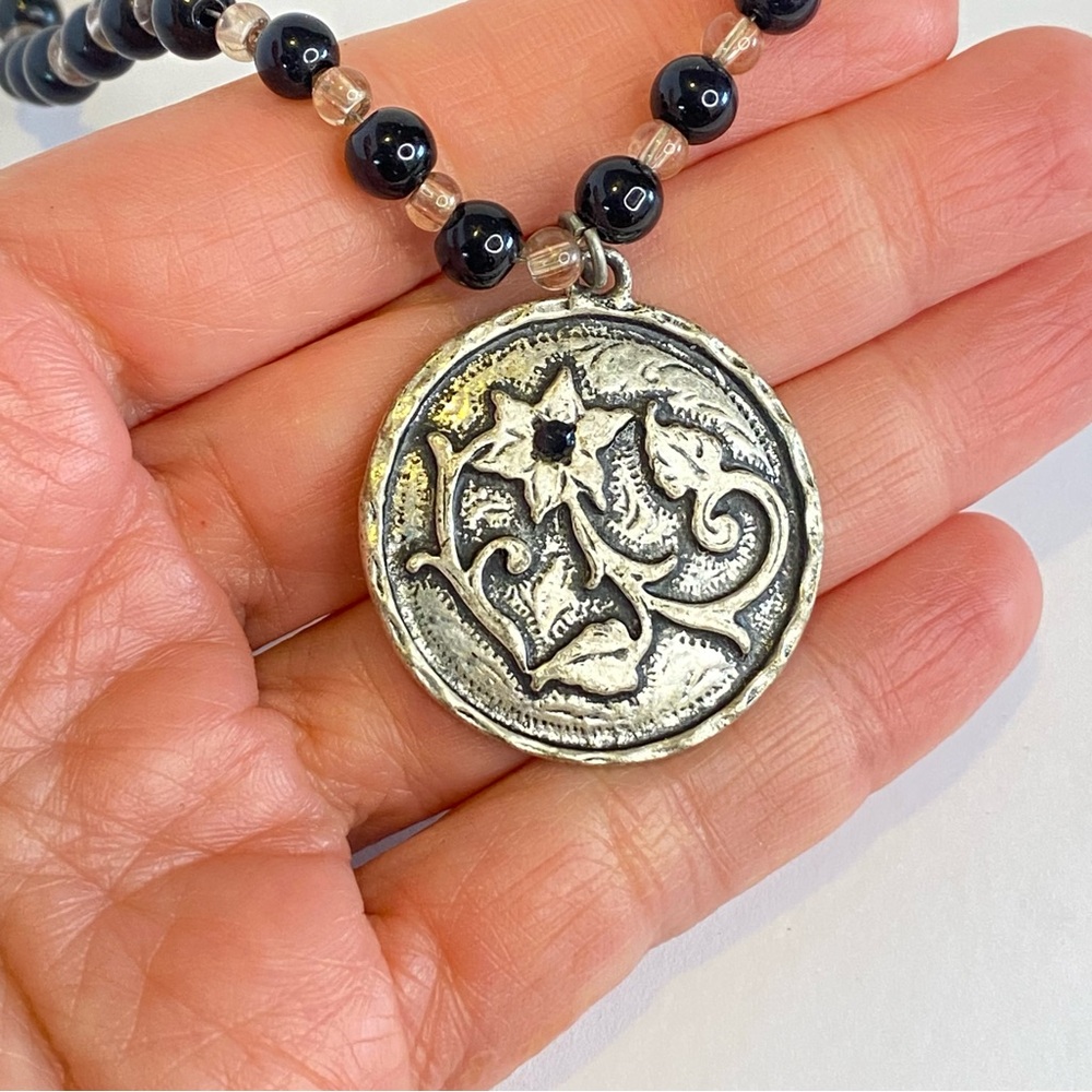 Vintage Style Black Glass Bead Necklace‎ Silver Floral Medallion Pendant